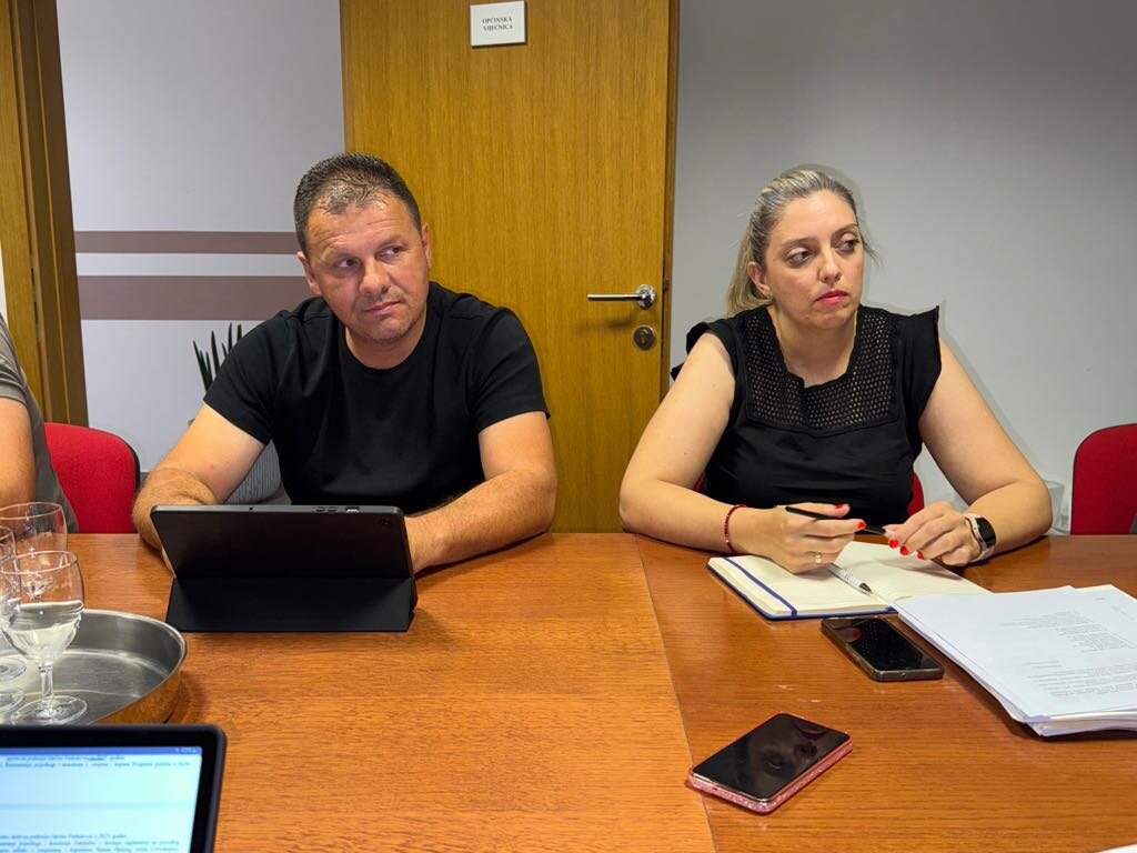 A7fb82a9 Aed9 4952 8738 A184db9814e6