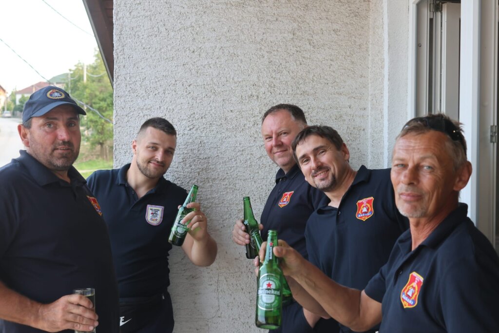 B03d0f57 B33a 4b9c 9c46 C00222be89f2