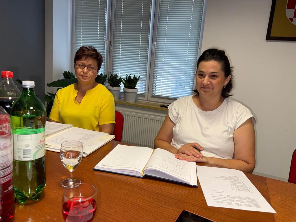 D916bc19 C0d7 4079 9047 7a677b8e8245