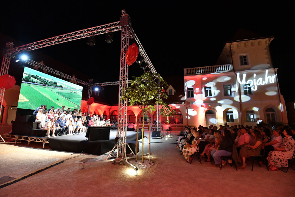 Dvorac Opeka Moja Hr (1)