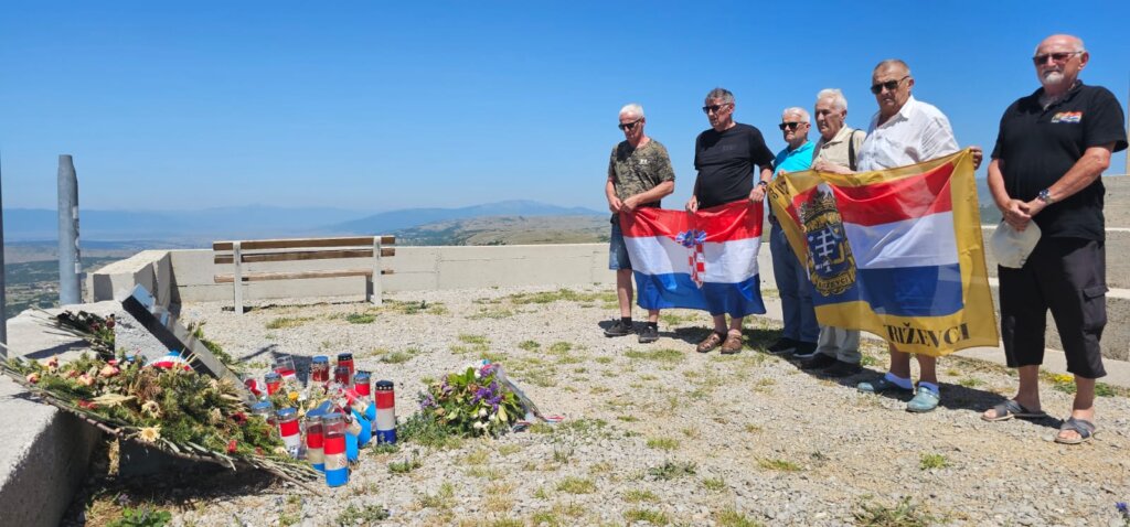 F33e31a6 A860 4bfa 9d73 7dead1a12226