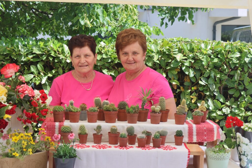 [FOTO] Izložba cvijeća i rukotvorina u Dubravi