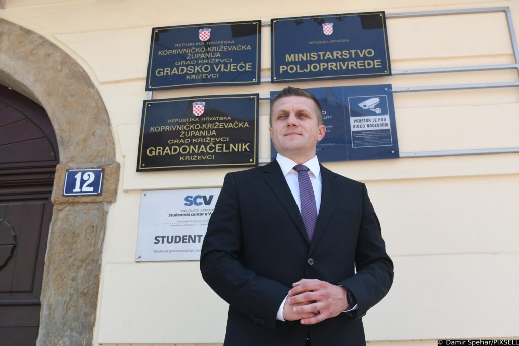 Na Facebooku se oglasio Katanović, pojašnjava na što se odnosi pet tisuća eura isplaćenih odvjetničkom društvu u jednom danu