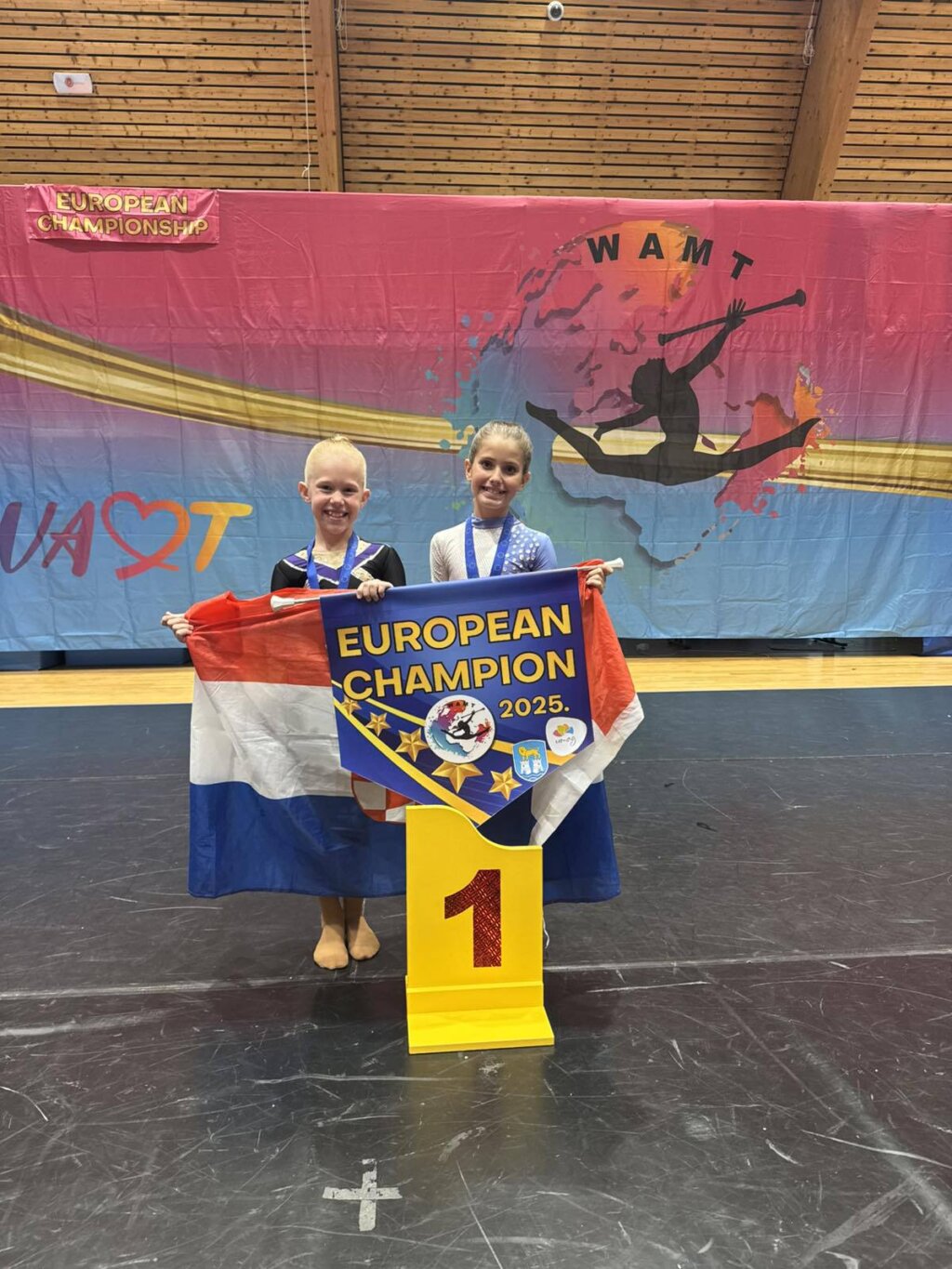 Krizevacke Mazoretkinje1