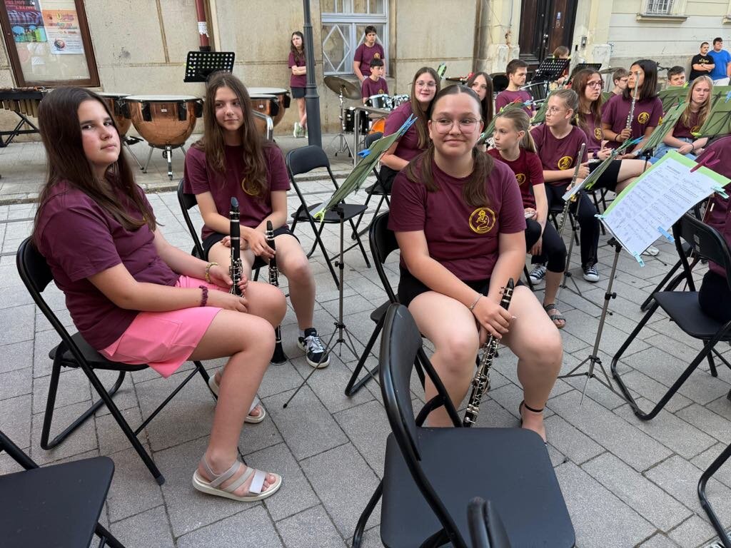 Raspjevani Prozori (10)