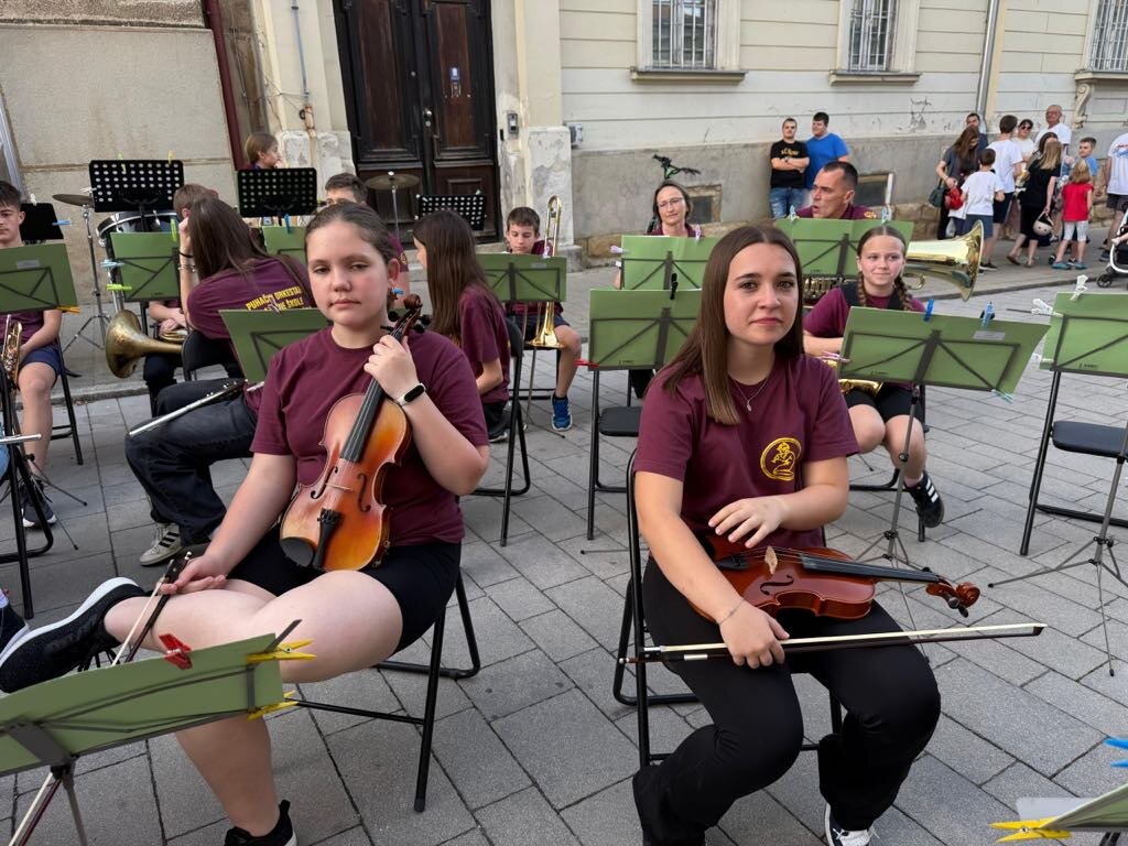 Raspjevani Prozori (11)