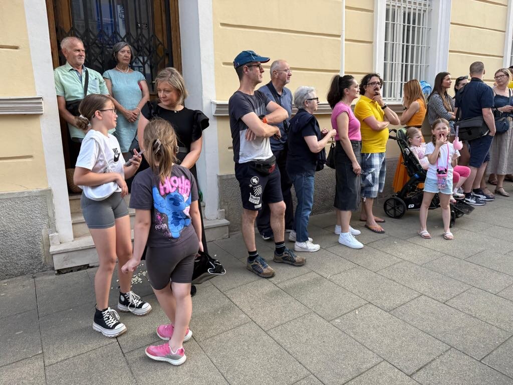 Raspjevani Prozori (12)