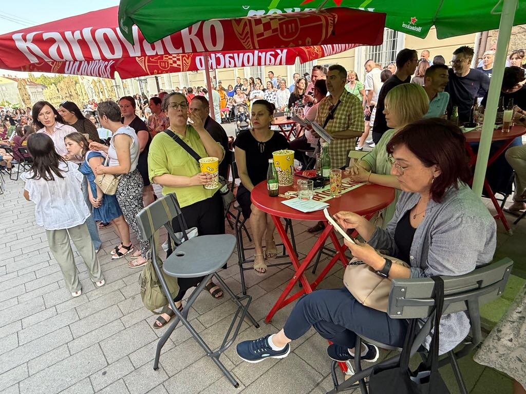 Raspjevani Prozori (2)