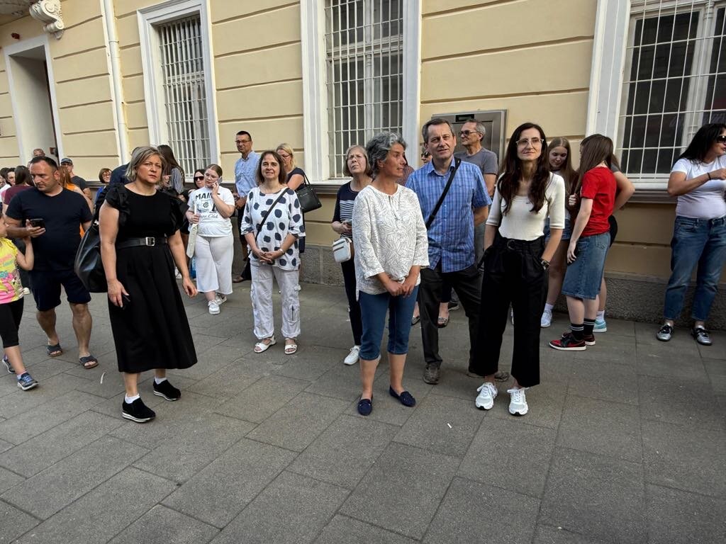 Raspjevani Prozori (5)