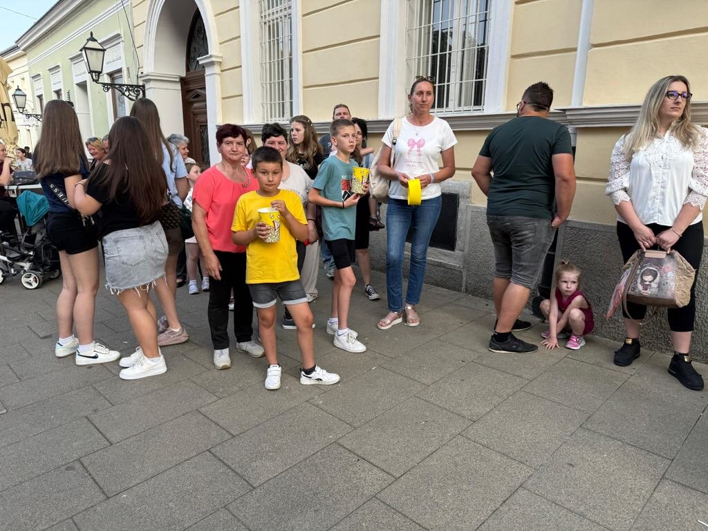 Raspjevani Prozori (8)