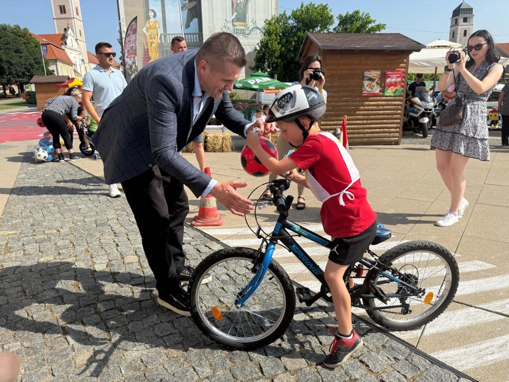 Sigurno I Vješto U Prometu (1)