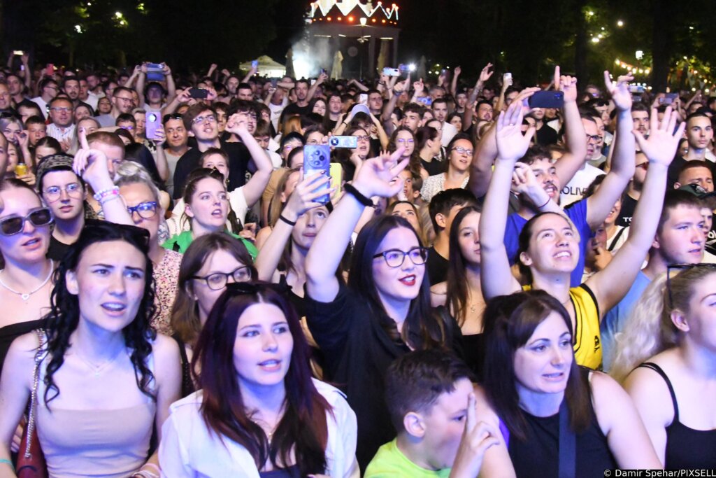 Bjelovar: Koncert Dubioze Kolektiv Na Terezijani