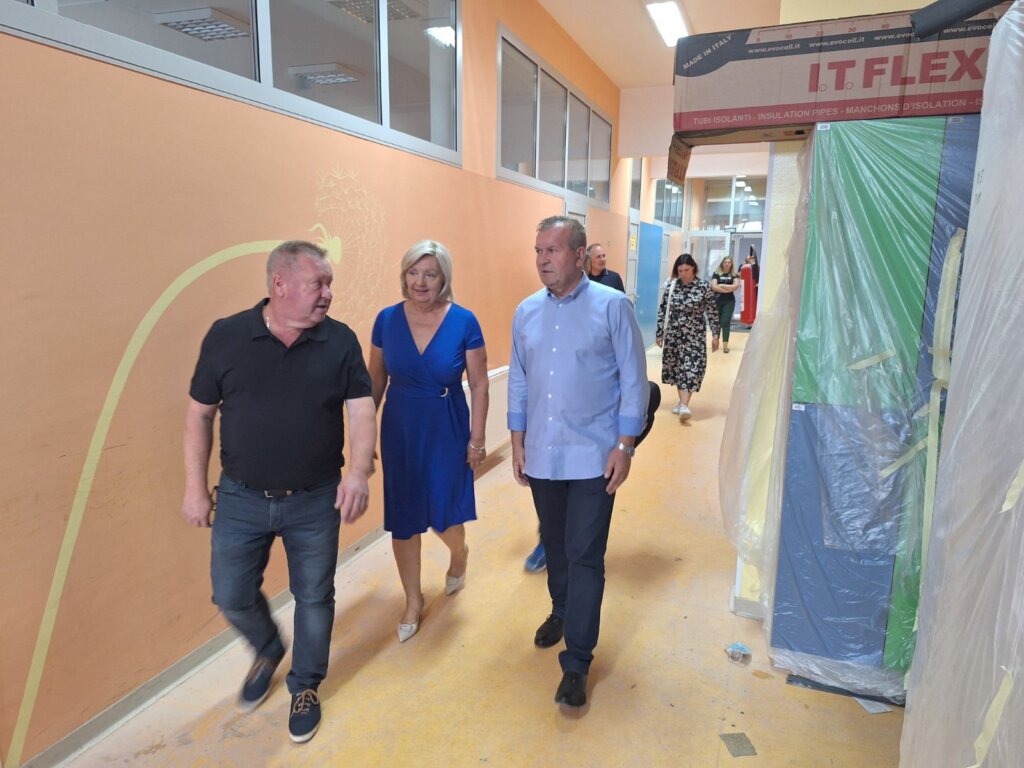 U tijeku radovi na rekonstrukciji i sanaciji škole u Trnovcu te na energetskoj obnovi Osnovnih škola u Jalžabetu i Svetom Iliji