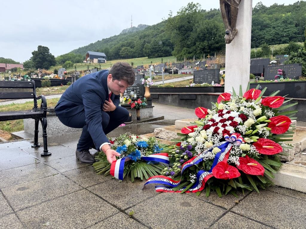 4d3a2f39 Da0a 4ae6 99a7 4b93548e283d