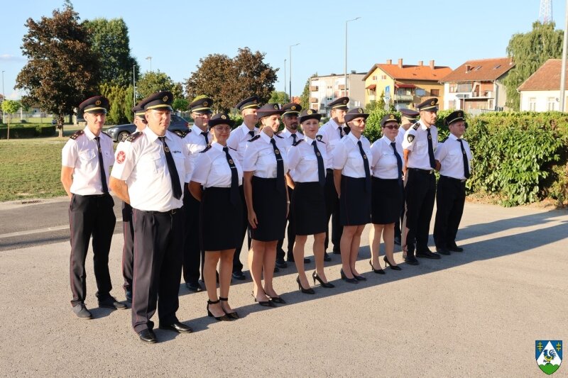 Cn9a3264 800x800 Equal