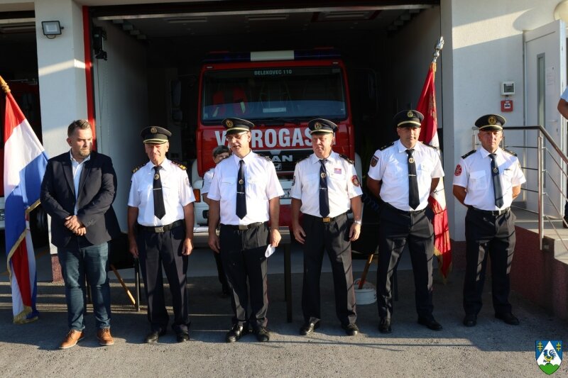 Cn9a3343 800x800 Equal