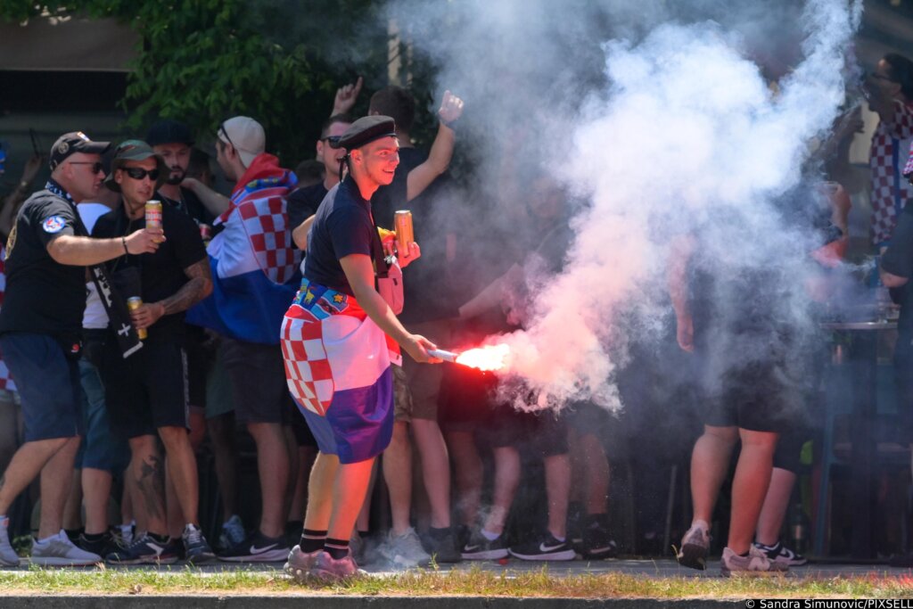 Stožer MUP-a: Privedeno pet osoba, četiri liječničke intervencije