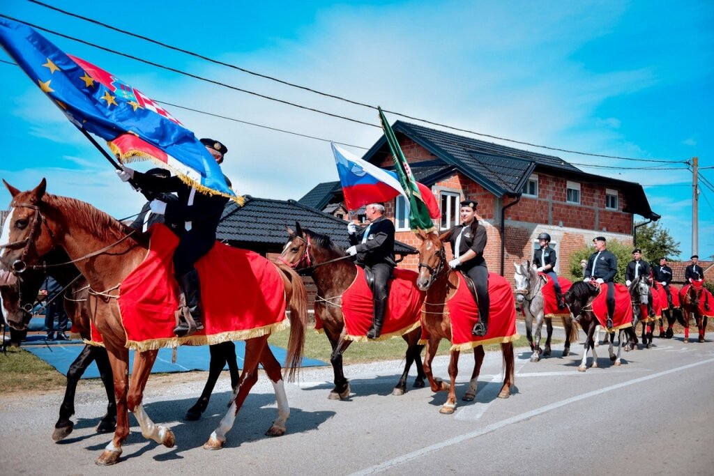 Rlx 1584 1024x683 Equal