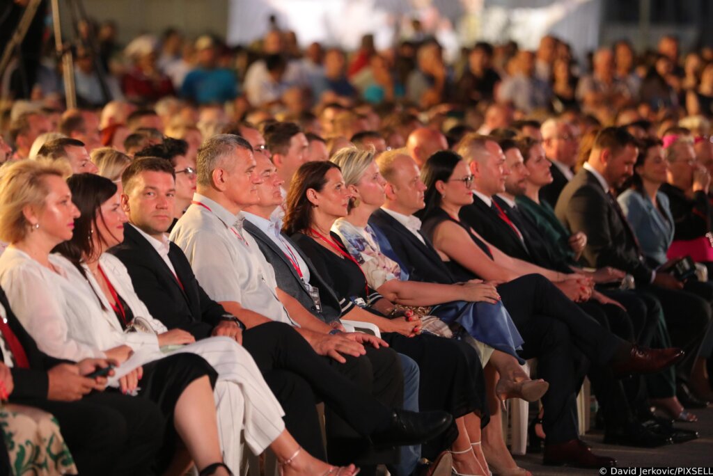 Svečano otvoreni 59. Đakovački vezovi “Šokačko se razigralo kolo…”