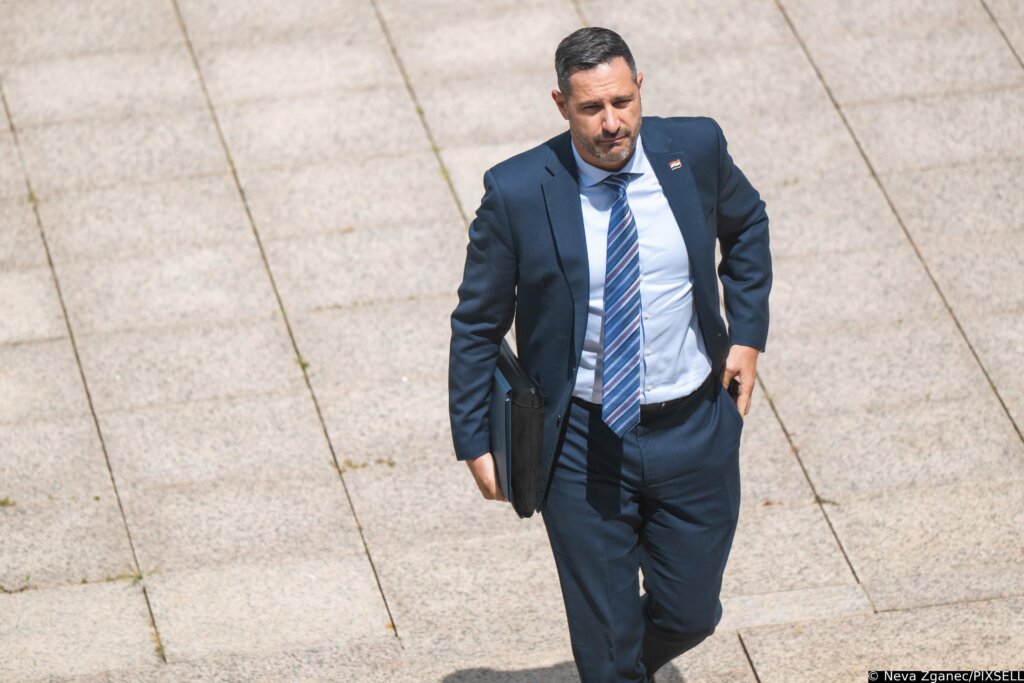 Zagreb: Dolazak članova Vlade Na Sjednicu