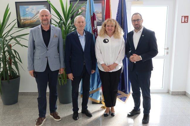 Kzz 21072513.jpg 648x432 Q85 Subsampling 2