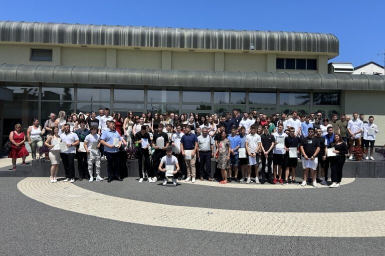 Svečana podjela svjedodžbi maturantima Strukovne škole Đurđevac