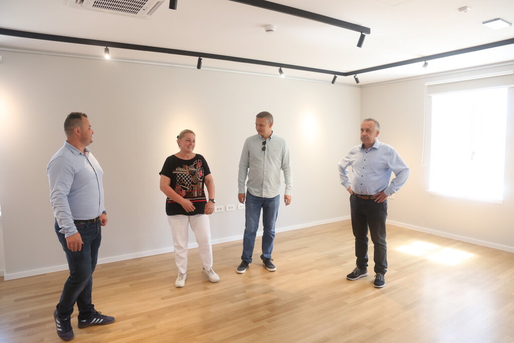 [FOTO] Likovna galerija u Vrbovcu zasjala u novom ruhu
