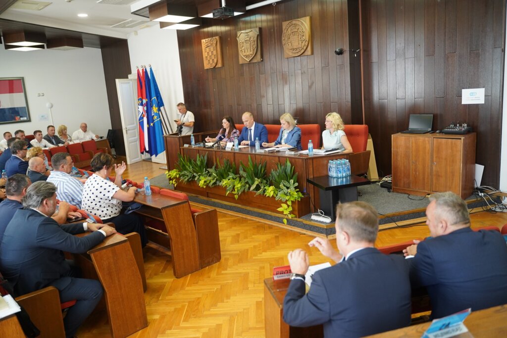 Zupanijska Skupstina Lk (13)