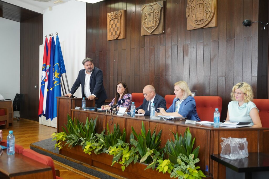 Zupanijska Skupstina Lk (40)