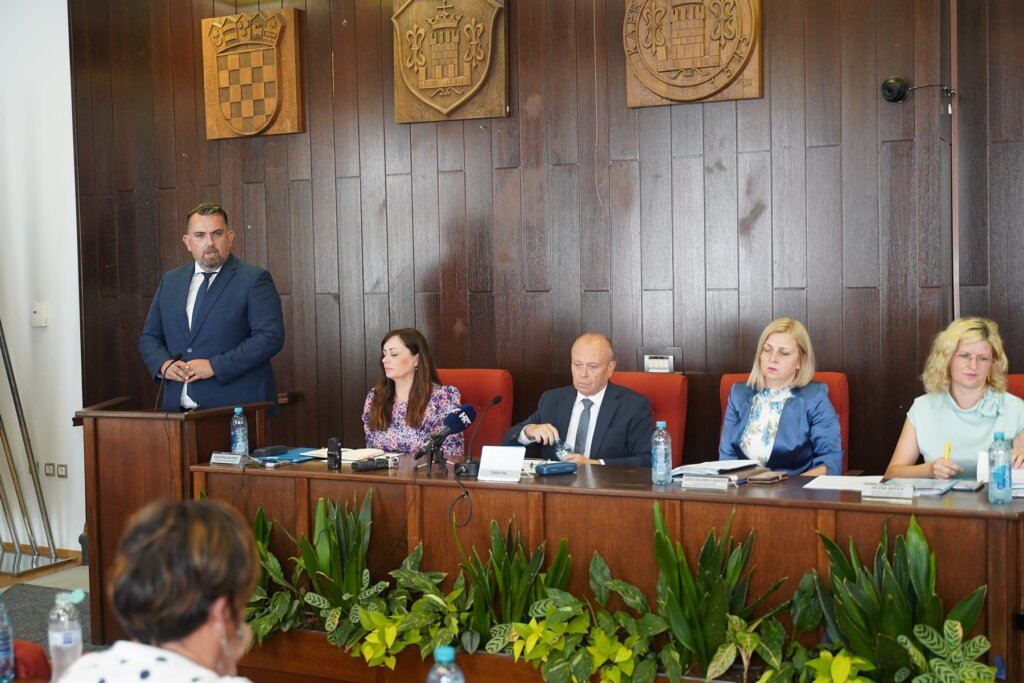 Zupanijska Skupstina Lk (46)