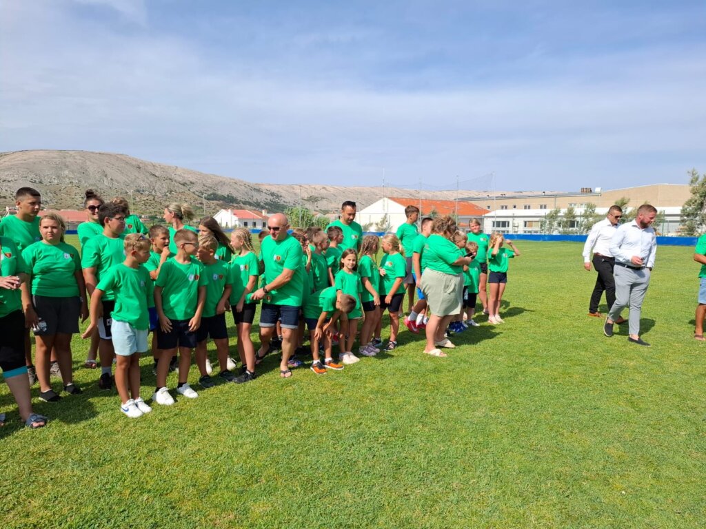 28b6044a 6d45 4c33 8504 26b7f8948b3b