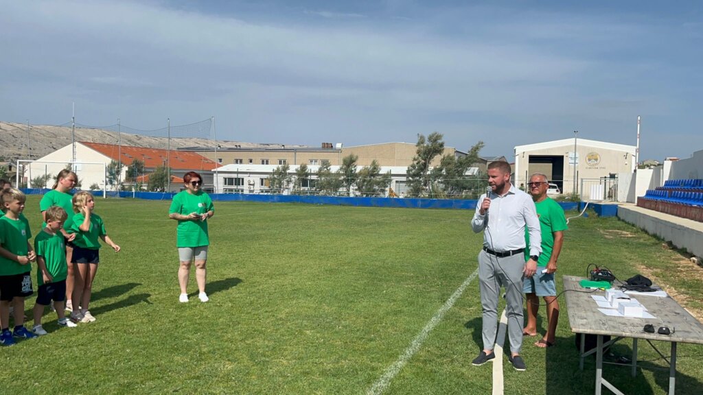 2af8a4ae Dfcc 49c3 A166 1f638cce0e06