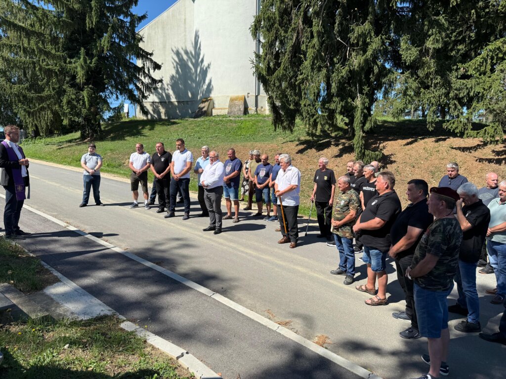 52bc9e5c 9c92 44eb Af45 57f4b5f3cbbe