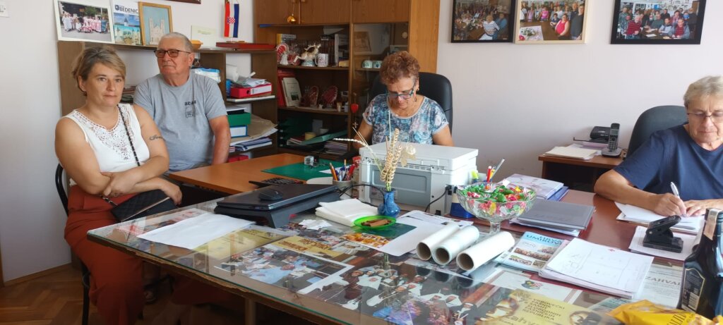 88c4cdfa 8a4c 430f 963d 83d471fae17b