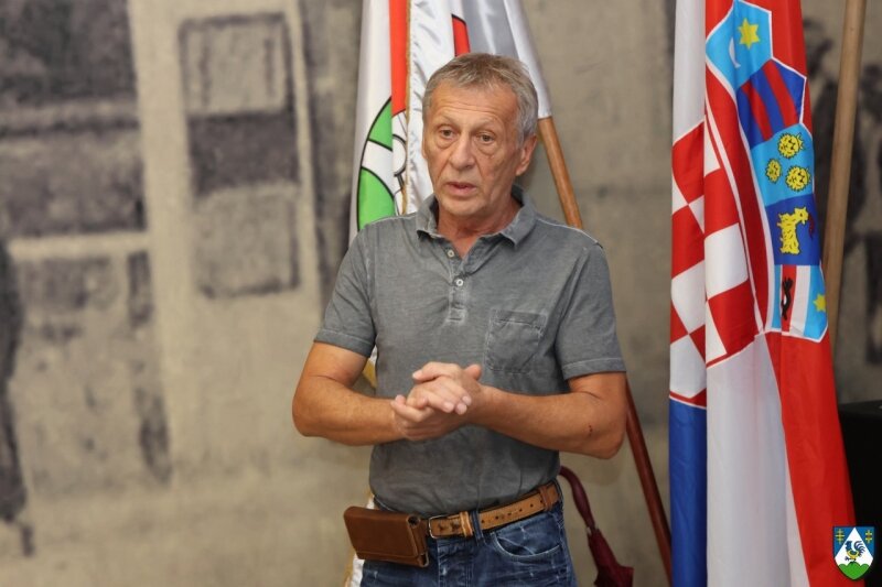 Cn9a4735 800x800 Equal