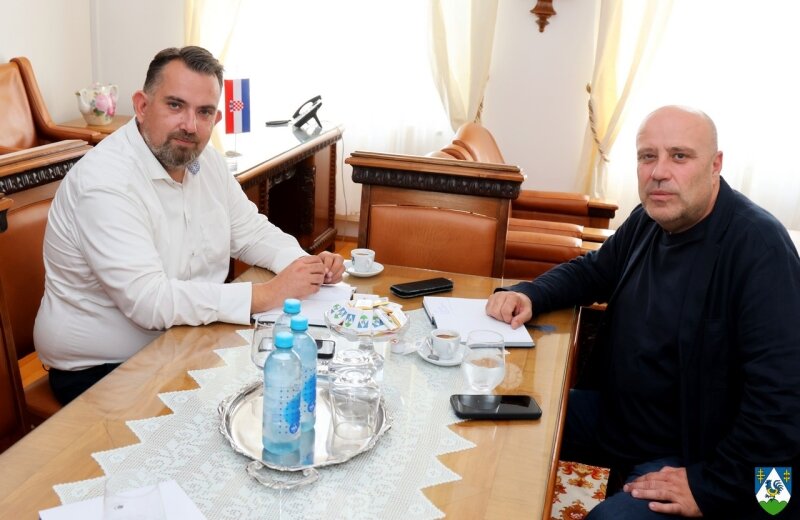 Župan Golubić sastao se s predstavnikom Hrvatskih cesta Davorom Bobičancem