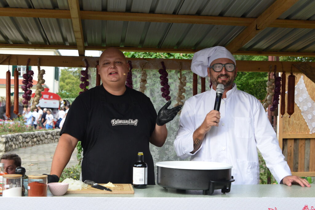[FOTO/VIDEO] Fatman Chef i Aleksandar Lazić u Vrbovcu pripremali žablje krakove
