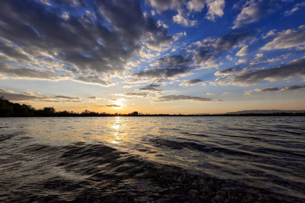 Na Čič Beachu počelo uklanjanje opasnih i zapuštenih objekata