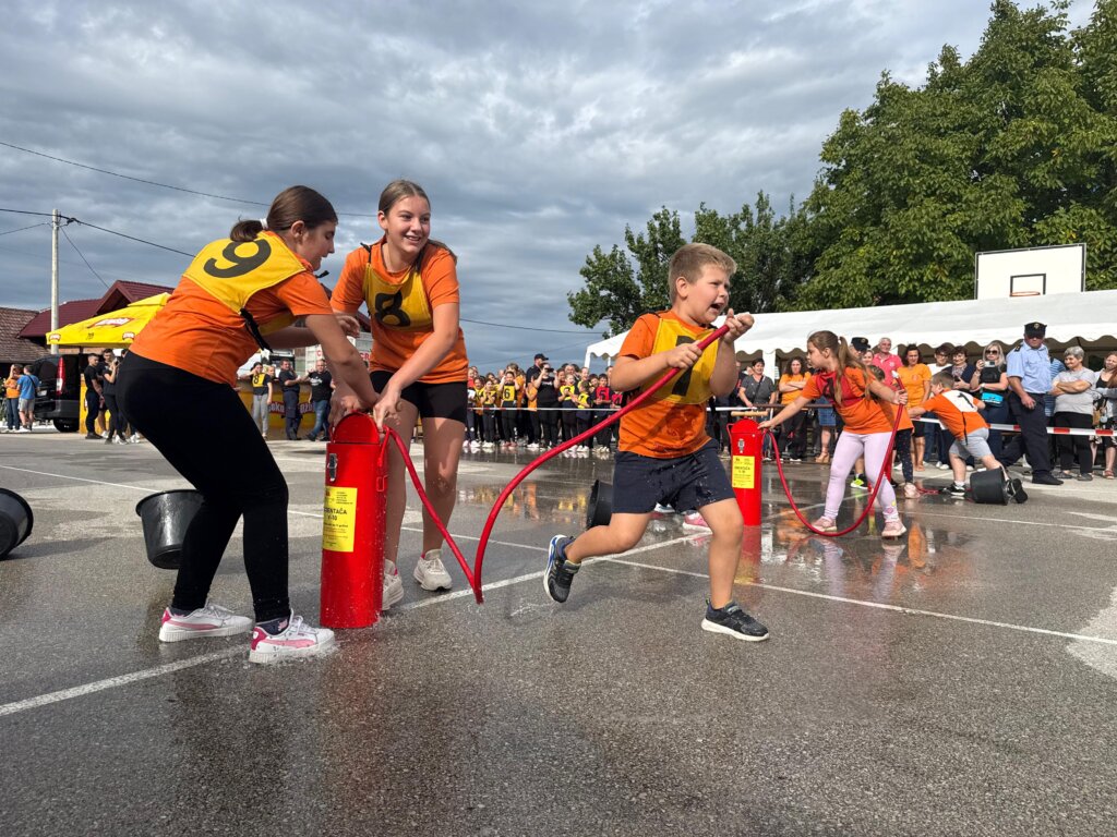 [FOTO] U Kablu se održava vatrogasno natjecanje i druženje malih vatrogasaca