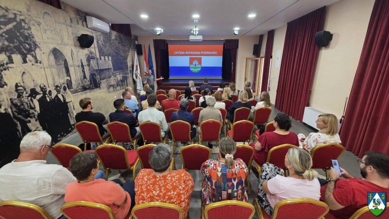 Whatsapp Image 2025 08 21 At 13.37.35 1 800x800 Equal