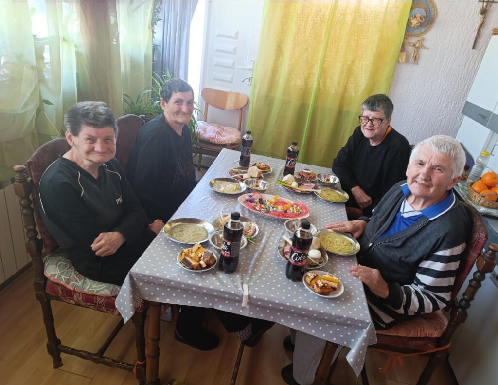 D3244cad 5e21 44c9 8fb5 24841a99c430