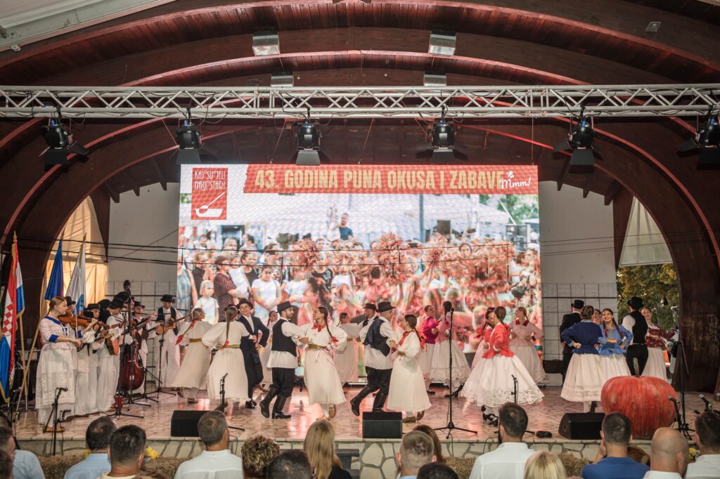 E7c7537a 4f67 4a40 B913 579277a5a7ba