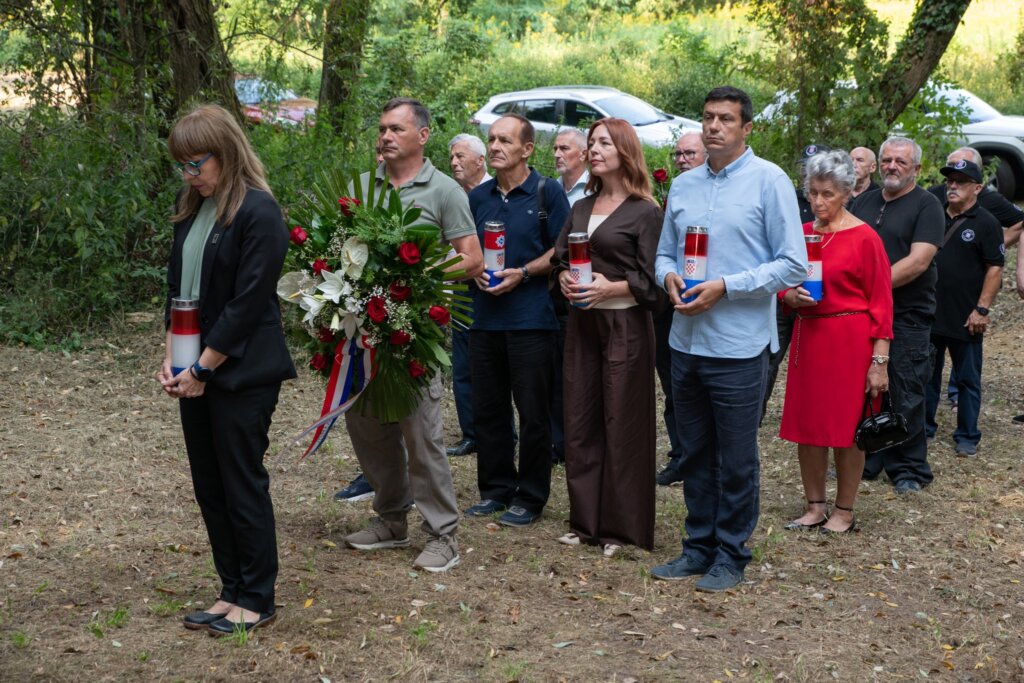 [FOTO] Europski dan sjećanja na žrtve totalitarnih režima: Održana komemoracija na grobištu Kolnjak na Varaždinbregu