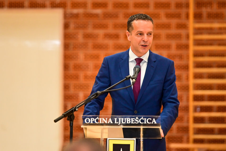 Ljubescicasvecanasjednica 20 28100 20of 20113 29 688d1a09cb2e2 860xr