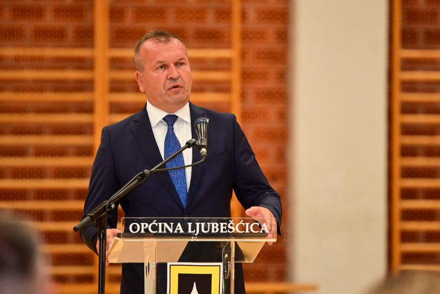 Ljubescicasvecanasjednica 20 28108 20of 20113 29 688d19fdb1ee3 860xr