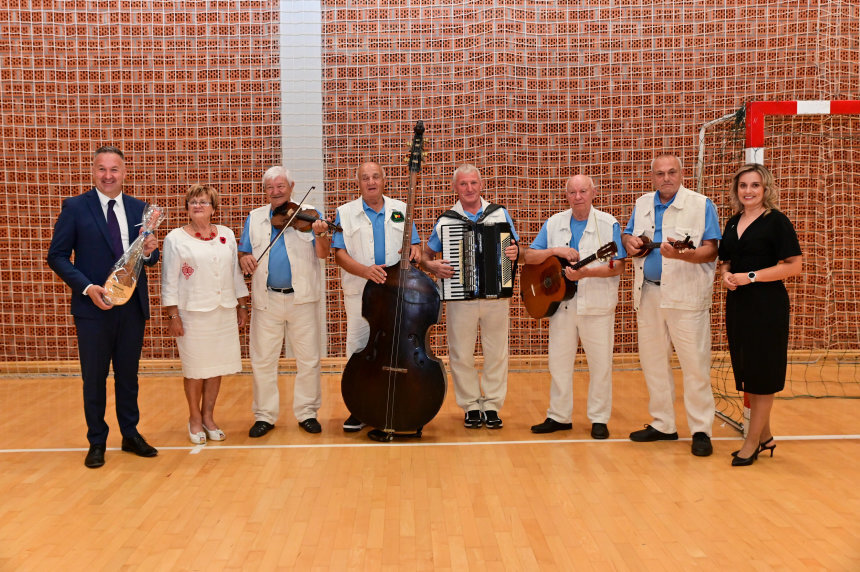 Ljubescicasvecanasjednica 20 28113 20of 20113 29 688d19fe5d72f 860xr