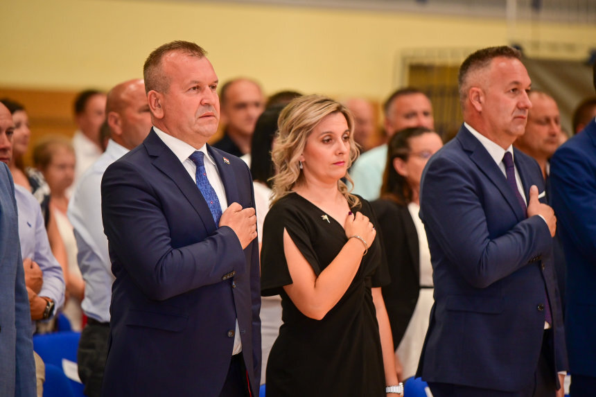 Ljubescicasvecanasjednica 20 2835 20of 20113 29 688d19700d10d 860xr