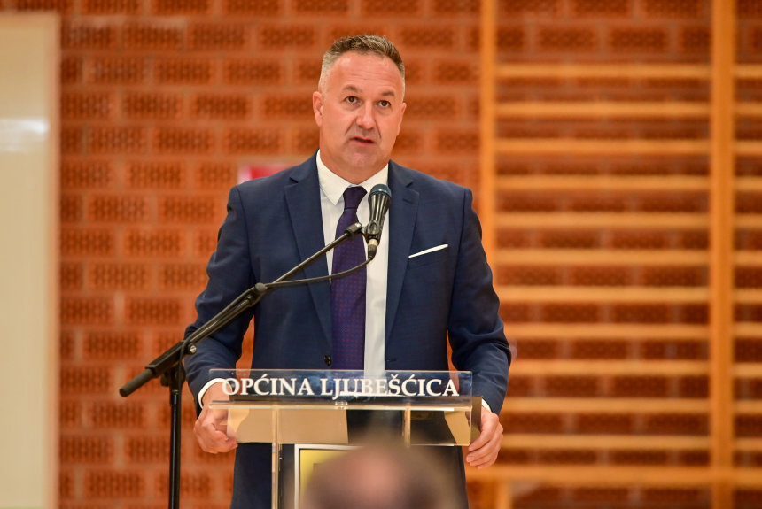 Ljubescicasvecanasjednica 20 2884 20of 20113 29 688d19734cfb4 860xr