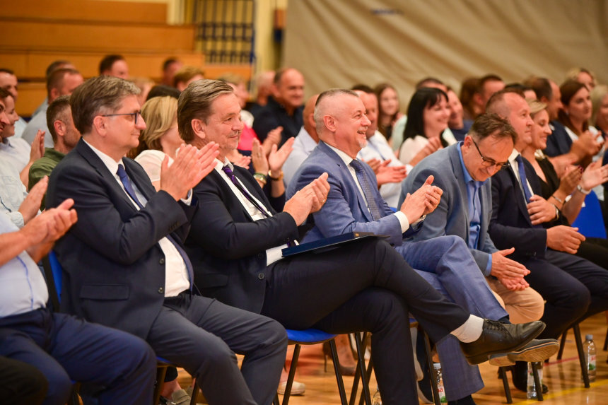 Ljubescicasvecanasjednica 20 2890 20of 20113 29 688d1a05edd2e 860xr