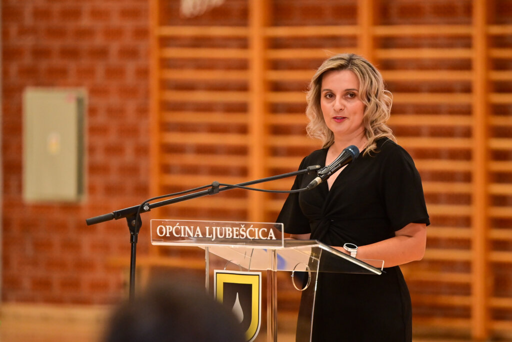 Ljubescicasvecanasjednica 57 Of 113 688d18f81aafb